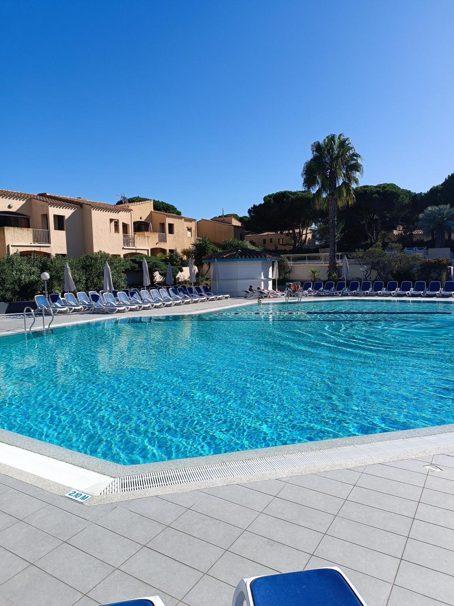 Studio Renove Dans Residence De Vacances Avec Grande Piscine Chauffee, Parking Et Terrasse Agde Exterior foto